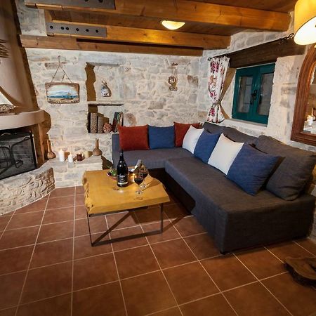 Aristidis'S Plouti Moires Pension Buitenkant foto
