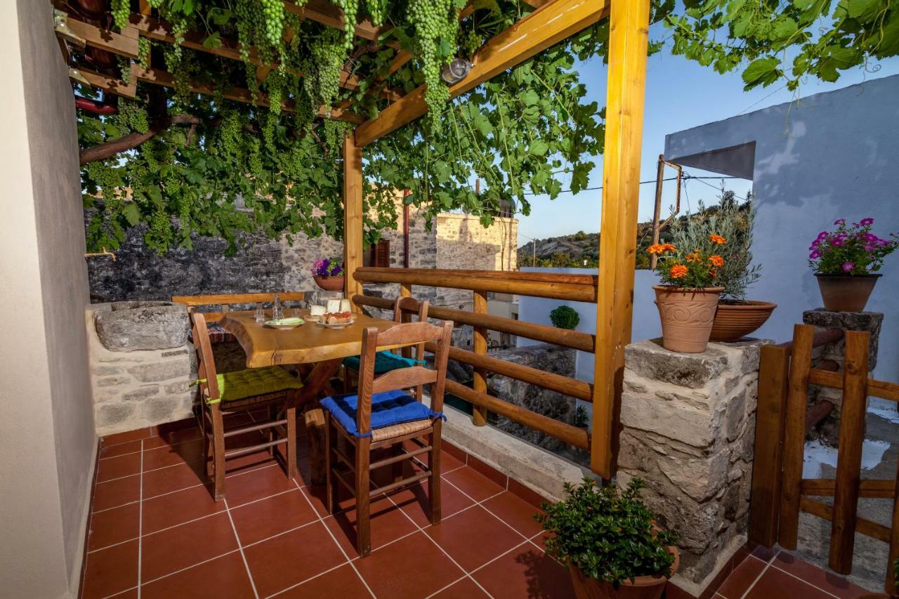 Aristidis'S Plouti Moires Pension Buitenkant foto