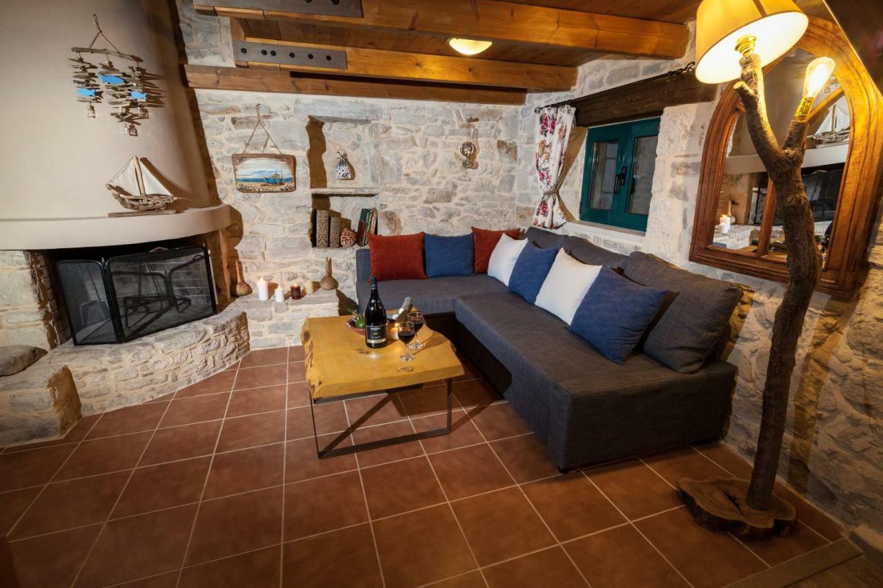 Aristidis'S Plouti Moires Pension Buitenkant foto